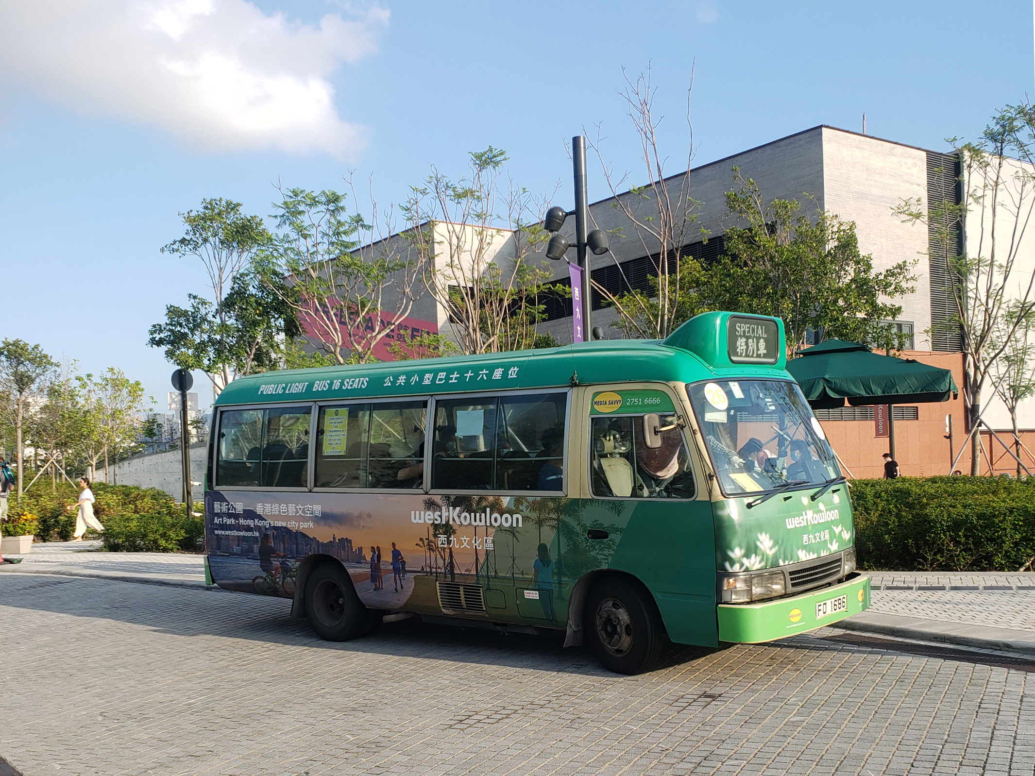  專線小巴可於數分鐘內讓市民和遊客來往於市中心和西九文化區