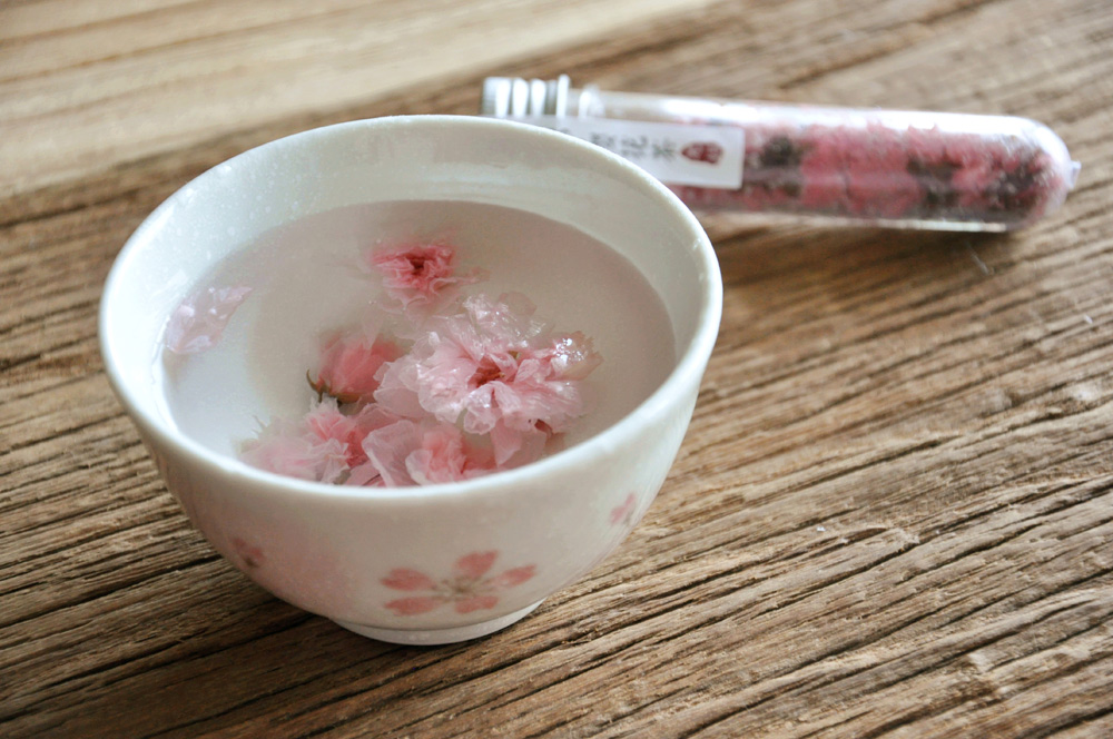 1.	Soak the candied / salted cherry blossom in cold water to remove the excess sugar / salt and to let the flowers unfold.